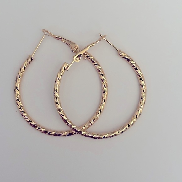 Jewelry - Twisted Wavy Gold Toned Hoop Earrings